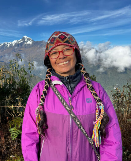 Professional wild women travel group guide in Peru